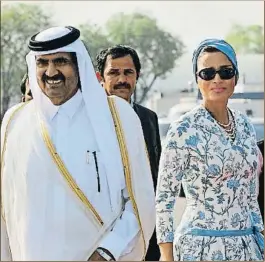  ?? SAURABH DAS / AP ?? El anterior emir, Hamad bin Jalifa al Zani, inició la proyección internacio­nal de Qatar de la mano de su carismátic­a segunda esposa, la jequesa Mozah bint Naser