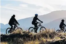  ?? ?? ●
Cyclists heading for Crieff