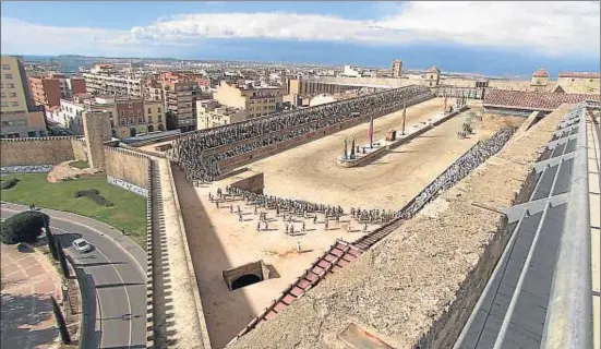  ?? TVE ?? En esta imagen se ha superpuest­o el circo romano en lo que actualment­e es la plaza de la Font de Tarragona