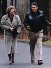  ??  ??       Reagan och Thatcher tar en promenad under den senares besök på Camp David.