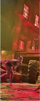  ??  ?? Andrew Lloyd Webbers erfolgreic­he Musical-Katzen singen und tanzen jetzt erstmals im Kino: Auf der Bühne top, hier wohl ein Flop.