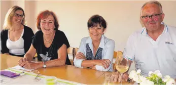  ?? FOTO: SILVIA MÜLLER ?? Valerie Loga, Anette Pfründer, Francoise Eparvier und Gérard Deleye (v. l.) wollen die Partnersch­aft zwischen Trossingen und Cluses vielfältig und lebendig erhalten.