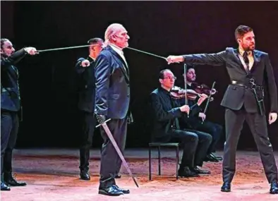  ?? TEATRO DE LA COMEDIA ?? Lluís Homar, un actor entre espadas, en esta obra de Calderón de la Barca