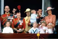  ?? (PA) ?? On the balcony of Buckingham Palace to watch the fly past in 1985