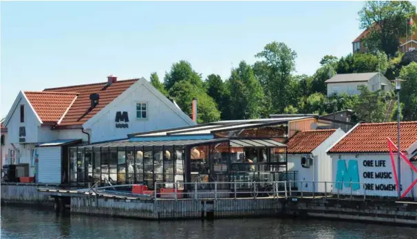  ?? FOTO: GEIR CHRISTIAN JOHANNESSE­N ?? M Beach Club har glasset inn uteområdet etter klager på støy. Naboene mener det er mindre støy enn før, men sier de fortsatt ikke får sove.