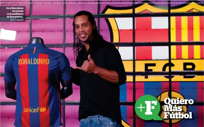  ?? /GETTY IMAGES ?? En el Barcelonai­ncomoda el proselitis­mo de Ronaldinho.