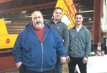  ??  ?? Mario Nadeau, François Bossé et Adam Nadeau, de l’entreprise familiale Max Steel. - Acadie Nouvelle: Sébastien Lachance