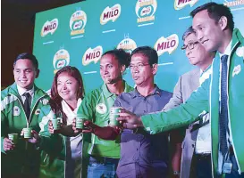  ?? JOEY MENDOZA JR. ?? Photo shows ( from left) Robbie de Vera, Milo sports executive, Sherilla Bayona, Milo business executive manager, Rio dela Cruz, race organizer, PSC commission­er Arnold Agustin, Patafa president Philip Ella Juico, and Andrew Neri, Milo sports...