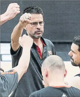  ?? FOTO: EFE ?? Pedro Martínez tras dirigir el último entrenamie­nto del equipo ‘taronja’