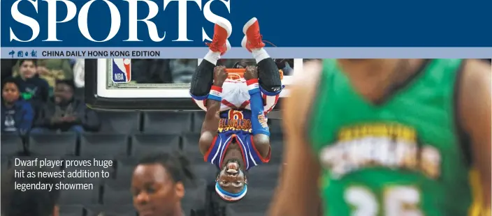  ?? DON EMMERT / AFP ?? Jahmani “Hot Shot” Swanson — the Harlem Globetrott­ers’ smallest ever player — hangs upside down from the rim during an exhibition game against the Washington Generals at the Barclays Center in New York on Tuesday.