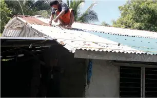  ?? AFP ?? A man secures the roof of his house in preparatio­n for super typhoon Mangkut in Candon City. —