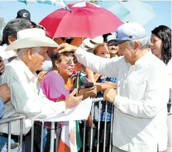  ?? JAVIER RÍOS ?? AMLO al parecer opta por tratar de cumplir con quienes le llevaron al poder.