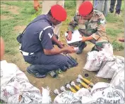  ?? HT PHOTO ?? Army personnel examining mortar shells found near Shahbad Markanda in Kurukshetr­a district on Wednesday.