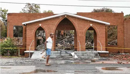  ?? Yi-Chin Lee / Staff photograph­er ?? Connie Newsome recalls his wedding inside the Greater Bell Zion Missionary Baptist Church, which was built in 1885 and is one of the oldest African American Baptist churches in the state. It was burned to the ground on Sept. 13.