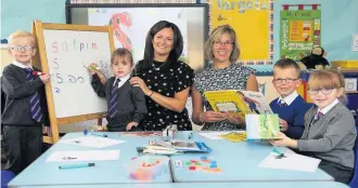  ??  ?? You can count on us Mrs Wright and Mrs Reid with P1 pupils Blair Dillon, Vecca Durning, Robbie Thorburn and Amelia McAusland