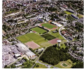  ??  ?? Le stade Léo-Lagrange vu du ciel. (Crédit : Ville des Mureaux/Gerpho Philippe Graindorge).