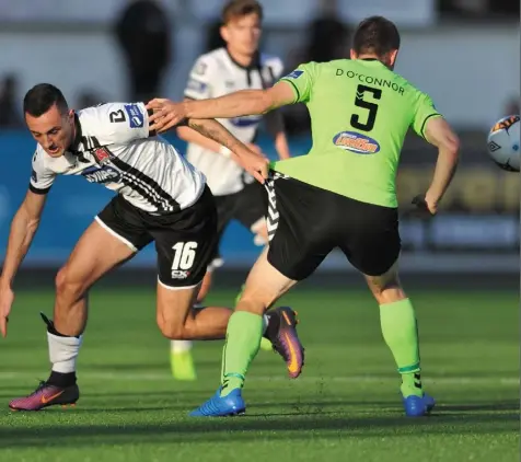  ?? Picture: Ken Finegan ?? Dylan Connolly of Dundalk and Limerick’s David O’Connor compete for possession at Oriel Park on Friday evening.