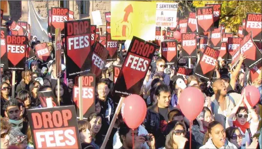  ??  ?? JENNYYUEN Glen Murray, provincial minister of colleges and universiti­es, announced a 30% tuition rebate Thursday, but the Canadian Federation of Students — which organized these protests outside Queen’s Park in late 2008 — says the rebate doesn’t go...