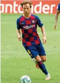  ??  ?? El croata Rakitic, durante un juego esta temporada con el Barcelona.