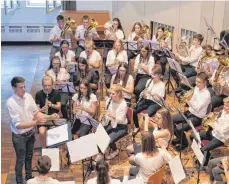  ?? FOTO: RUDI HEILIG ?? Als Kursbester führt Manuel Kreuzer (Musikverei­n Berg) erfolgreic­h den Taktstock.