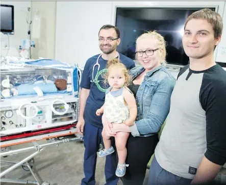  ?? GAVIN YOUNG ?? One year-old Tegan de Vries, with her parents Katie Kaminski and Curtis de Vries and neonatolog­ist Dr. Khorshid Mohammad at the Alberta Children’s Hospital, was helped by a portable transporta­tion cooling device when she was born having difficulty...