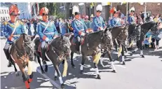 ?? FOTO: THEO TITZ ?? Die Parade beim Schützenfe­st in Venn. Es ist eines der größten in Mönchengla­dbach.