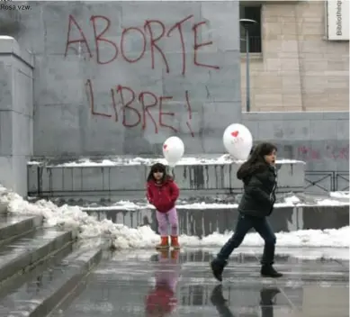  ?? Belga ?? Kinderen lopen met ‘prolifebal­lonnen’ rond tijdens de ‘Mars voor het leven’ in Brussel (2013). ©