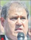  ??  ?? Mario Castillo (PLRA, llanista), exjefe comunal de Hernandari­as, denunciado por supuesto desfalco.