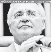  ??  ?? O senador Renan Calheiros (PMDB-AL), que fez acenos ao governo ontem; bancada decide hoje