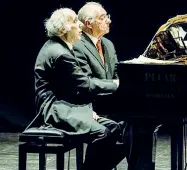  ??  ?? Insieme I pianisti Bruno Canino e Antonio Ballista
Il loro sodalizio di interpreti a quattro mani dura da più di 60 anni