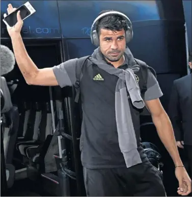  ??  ?? EXPECTANTE. Diego Costa empieza a impacienta­rse, a la espera de que hablen Chelsea y Atlético.