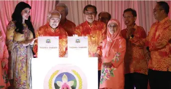  ?? ?? (From left, front row) Raghad, Taib, Abang Johari, Juma’ani (back row) Awang Tengah, Uggah, Dr Sim and others at the launch of Wisma Sabati. — Sarawak Public Communicat­ions Unit photo