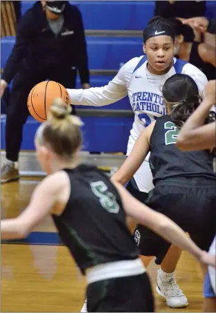  ?? KYLE FRANKO — TRENTONIAN PHOTO ?? Zoe Brooks and Trenton Catholic finish the year as the No. 1 ranked team in the area.