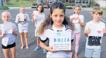  ?? PICTURE / PETER DE GRAAF ?? Ten-year-old Kaia Derbyshire, centre, organised a mufti day fundraiser for the Christchur­ch attack victims which has been spread to more than dozen primary schools around the Mid North. Lending their support are Bay of Islands Internatio­nal Academy students, from left, Aimee Croucher, 9, Hannah-May Croucher, 10, Eva Whyman, 10, Keira Feathersto­ne, 10, and Nate Brewer, 10.