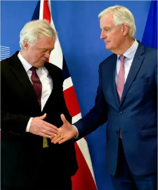  ?? KEYSTONE ?? Davis (a sinistra nella foto) e Barnier