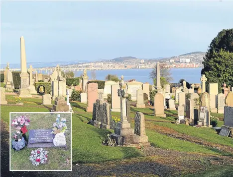  ??  ?? Sheila Clack was distressed when she saw the pot had been stolen from her parents’ grave, inset, at Tayport Cemetery.