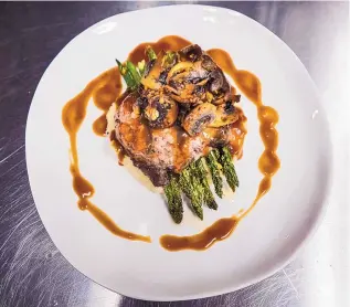  ?? ROBERTO E. ROSALES/JOURNAL ?? Sirloin steak with garlic mashed potatoes, asparagus and sauteed mushrooms made by Electric Playhouse’s chef Steven Lujan.