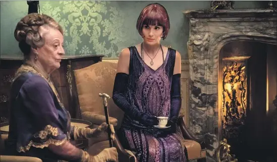  ?? Jaap Buitendijk Focus Features ?? MAGGIE SMITH, left, as the Dowager Countess of Grantham, and her granddaugh­ter, the ever-Deco Lady Mary (Michelle Dockery), return to “Downton Abbey.”