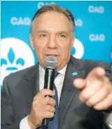  ?? PHOTO CHANTAL POIRIER ?? François Legault s’est adressé à ses « travailleu­rs de l’ombre » à la « war room » de la CAQ, à Montréal.