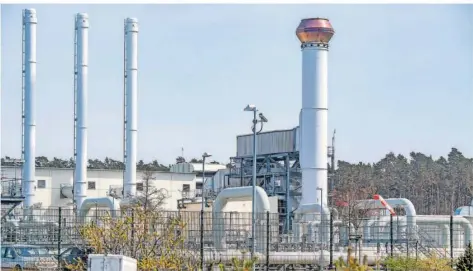  ?? FOTO: STEFAN SAUER/DPA ?? Die Gasempfang­sstation der Ostseepipe­line Nord Stream 1 in Lubmin. Hier kommt inzwischen weniger russisches Erdgas an.