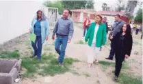  ?? ?? ▮ Diana Haro, recorrió las instalacio­nes del jardín de niños que fue víctima de ladrones.