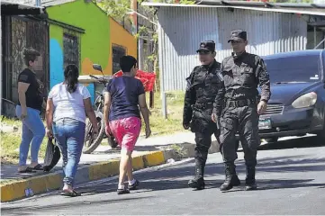  ?? ?? Abusos. A pesar del apoyo, habitantes de Soyapango reconocen las irregulari­dad en las capturas.