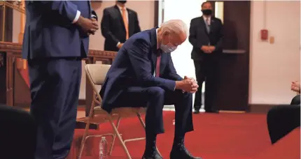  ?? ANDREW HARNIK/AP ?? Democratic presidenti­al candidate and former Vice President Joe Biden bows his head in prayer as he visits Bethel AME Church in Wilmington, Del., on June 1.