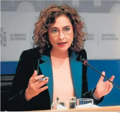  ?? EFE ?? La ministra de Hacienda y portavoz del Gobierno central, María Jesús Montero, durante una comparecen­cia.