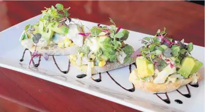  ?? MIKE STOCKER/STAFF PHOTOGRAPH­ER ?? Crab and avocado bruschetta prepared by executive chef Jamie Steinbrech­er at Cafe Centro in West Palm Beach.