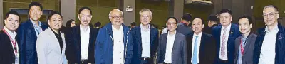  ??  ?? Anvil Forum o cers Hubert Chua, Joven Ong, Bernard Go, Wilson Lee Flores, Boo Chanco, Je rey Ng, Ernesto Tanmantion­g, Peter Mangasing, Patrick Cua, Marcelo Co, Michael Tan