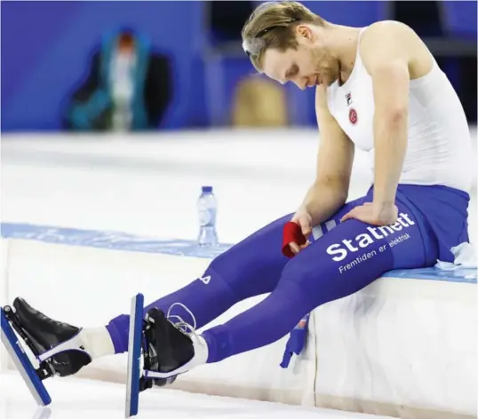  ?? FOTO: VINCENT JANNIK / ANP / NTB ?? Håvard Lorentzen (29) gjør seg sine tanker etter 7. plass på den første 1000-meteren under sammenlagt-EM i boblemeste­rskapet i Thialf i Heerenveen sist helg. Lørdag får han nye sjanser i verdenscup­en samme sted.