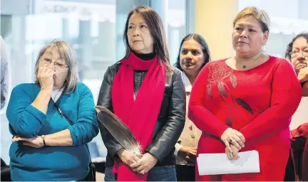  ?? COURTESY OF CHERYL MCDONALD ?? Cheryl McDonald is flanked by her mother, Agnes Beauvais McDonald, and Viviane Michel, president of the Quebec Native Women Inc., at the release of a report on indigenous women in Kahnawake in December. PAUL CHIASSON/THE CANADIAN PRESS FILES Carleen...