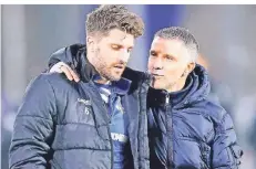  ?? FOTO: KOEPSEL ?? Gino Lettieri (r.) wartet noch auf den ersten Sieg seit seiner Rückkehr auf den Msv-trainerstu­hl. Kapitän Moritz Stoppelkam­p fehlt die Fitness.