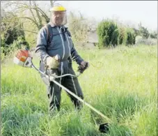  ??  ?? Le rôle primordial de Michel l’employé municipal